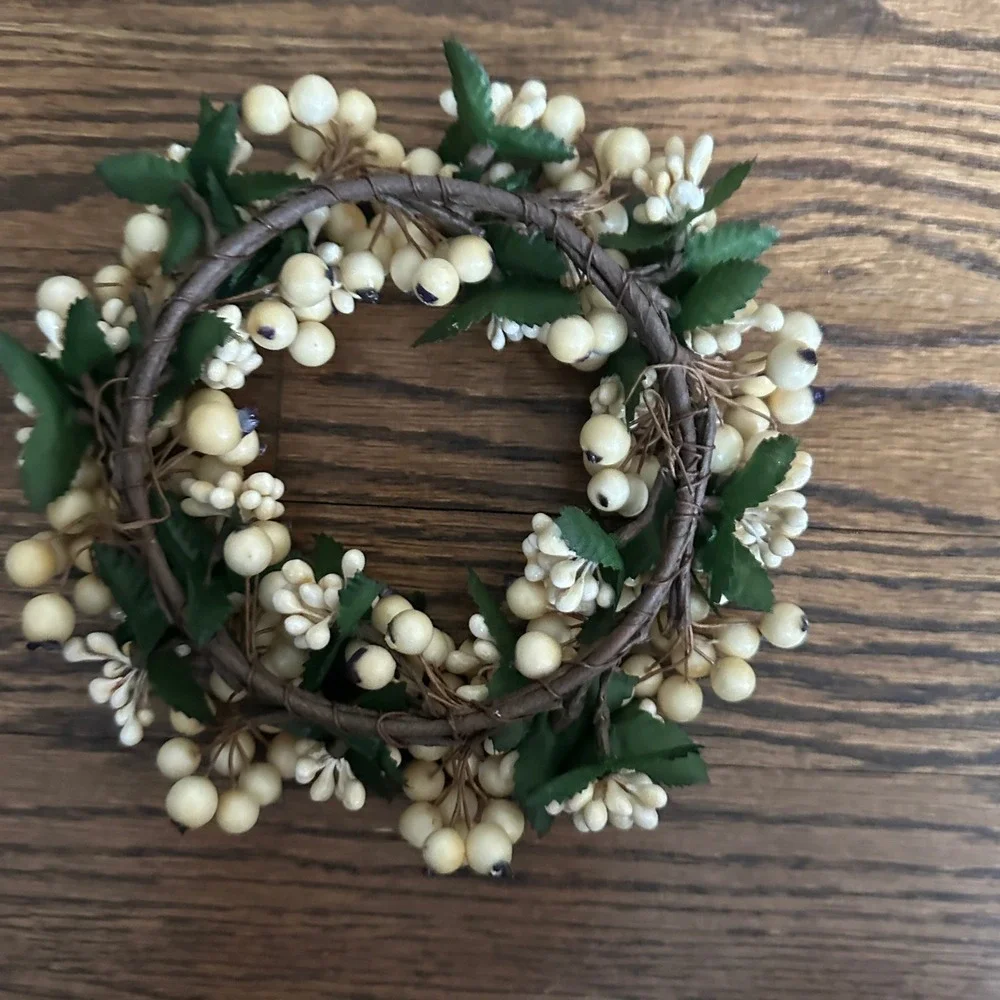 Restoration Hardware Winterberry Pillar Ring OS White Festive Holiday Decor